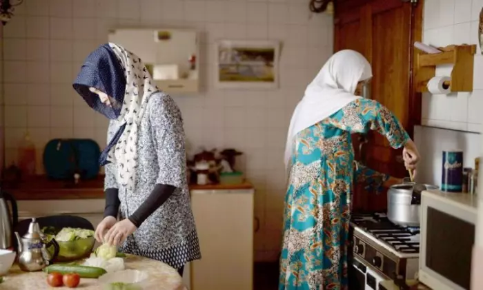 المرأة المسلمة في رمضان بين العبادة والصمود الأسري