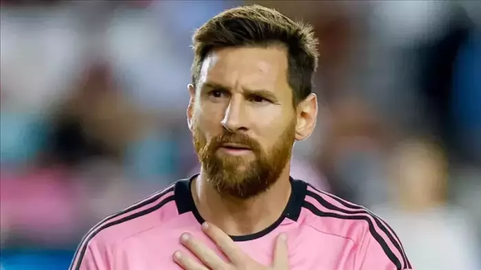بوفال يتحدى الأسطورة:أنا الوحيد الذي هزمت ميسي في ساحة المراوغات