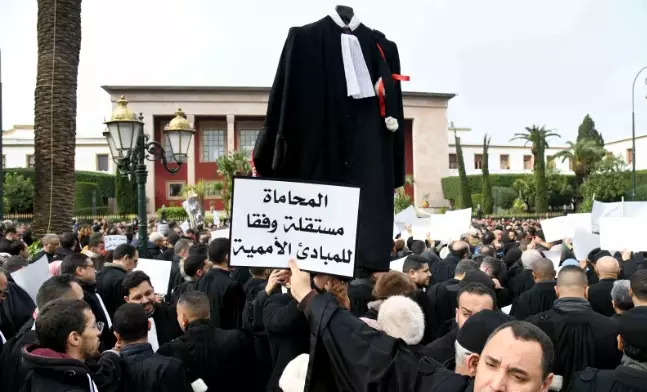 المحامون يصعّدون بالمغرب وشلل المحاكم يدخل منعطفاً خطيراً