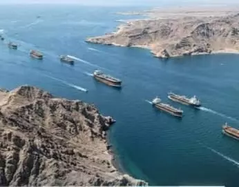 اختراق الحصار في مضيق هرمز صفعة مدوية تهز الهيمنة البحرية الأمريكية