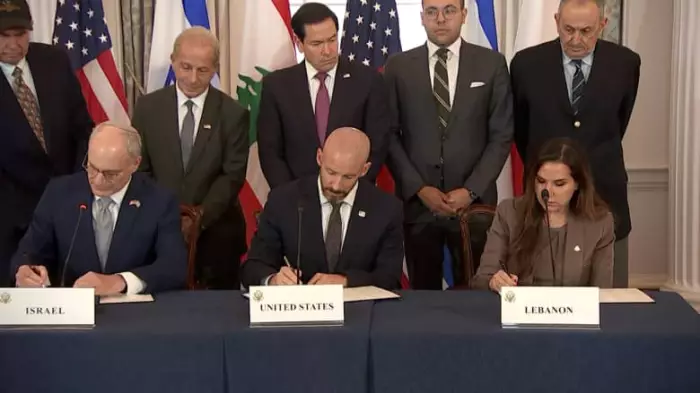 اتفاق يهز لبنان ويُشعل شوارعها وواشنطن تفرض خارطة جديدة ونزع سلاح حزب الله في قلب المعادلة