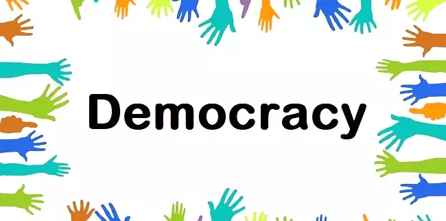 ديمقراطية تحت السقف والمغرب عالق في المنطقة الرمادية عالمياً حسب تقرير دولي