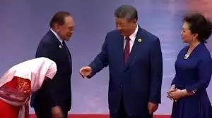  تداعيات امتناع زوجة رئيس الوزراء الماليزي السلام على الرئيس الصيني..هذا رد عزيزة إسماعيل بعد الضجة