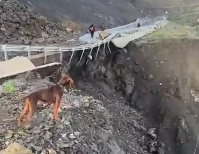 انهيار الطريق الساحلية بين تطوان والحسيمة