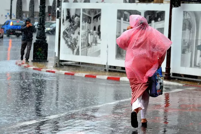 المغرب تحت زخات غزيرة وشفشاون في الصدارة وطنجة تغرق في أمطار كثيفة خلال 24 ساعة المنصرمة