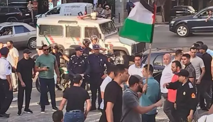طنجة تغلي والأمن يُطوق وقفة فلسطين ويُوقف محتجين رافضين للتطبيع