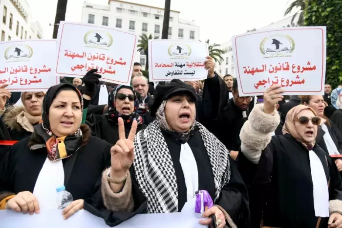 المحاماة في مواجهة قانون 66.23..غضب نقابي قديم يتجدد وتحذيرات من تفكيك الاستقلال المهني في لحظة سياسية حساسة