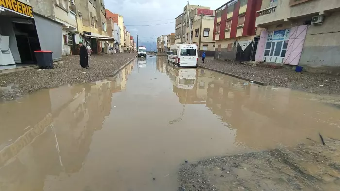 أمطار أولى تفضح الغش وتغرق سيدي يحيى الغرب في فوضى عمرانية