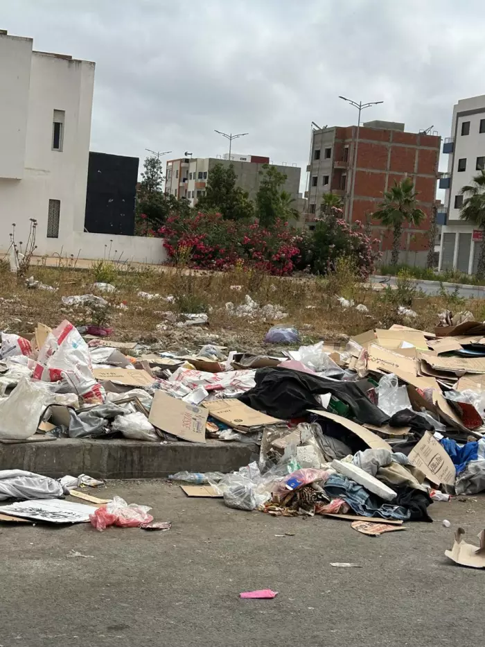 المهدية تختنق تحت أنقاض النفايات وتفيق على نباح الكلاب الضالة(صور)