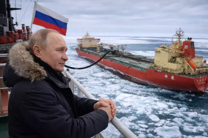 روسيا تفتح طريق القطب الشمالي وتكسب معركة النفط مع الزمن إلى الصين
