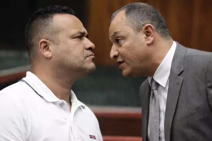 أيها الملك مسنا وأهلنا الضر من تصريحات مستفزة لوزير الصناعة والتجارة رياض مزور