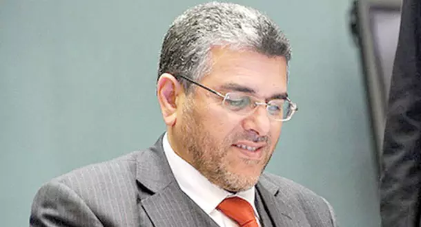"الرميد" يُشعل الجدل:السياسي الذي لا يُقاضي صحفياً يتّهمه بالفساد يقرُّ ضمناً بصحة الاتهام