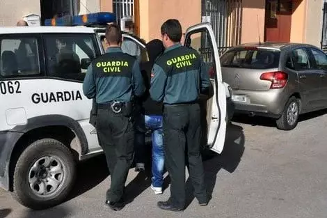 إسبانيا تُفكك شبكة حولت السكن الوهمي إلى مصنع لتسوية أوضاع المهاجرين المغاربة