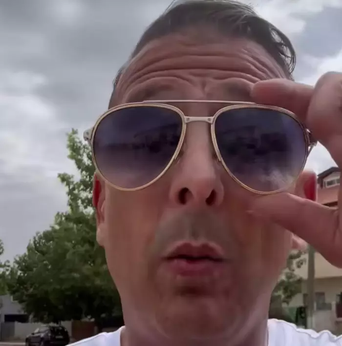 مصطفى لخصم يخرج عن صمته جمع النفايات من مالي الخاص يثير جدلا وإشادة واسعة بإموزار