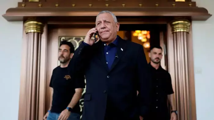 غادي آيزنكوت من أصول مغربية يتحدى نتنياهو ويهدد بإنهاء هيمنته على الحكم في إسرائيل