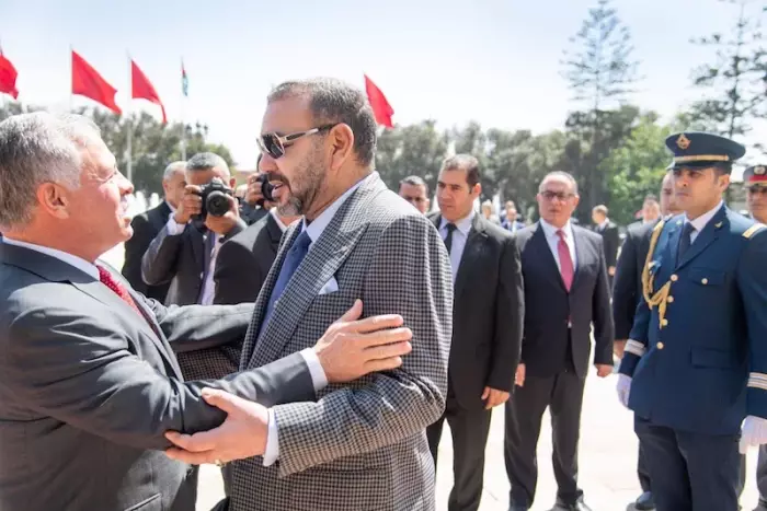 الملك محمد السادس يدين الهجمات الإيرانية على الأردن ويعلن أمن عمّان من أمن الرباط