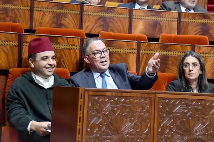 قانون مالية 2026 يُشعل صراعاً محتدماً داخل البرلمان ويكشف اصطفافاً سياسياً لصالح كبار الشركات