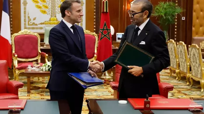هي الأكبر من نوعها وأول رحلة رسمية لرئيس حكومة فرنسا خارج بلاده..الوجه الآخر  لزيارة تضم أغلب وزراء فرنسا