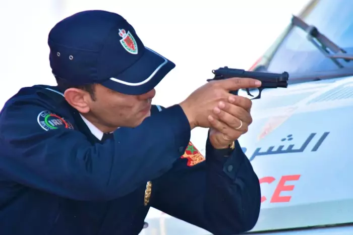 شرطي بفاس يُطلق رصاصة تحذيرية لتحييد خطر جانح مسلح