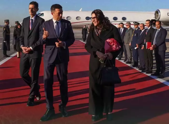 المنصوري تستقبل على البساط الأحمر لتمثل الملك محمد السادس في القمة الروسية الإفريقية الثالثة بموسكو وهذا الوفد المرافق لها