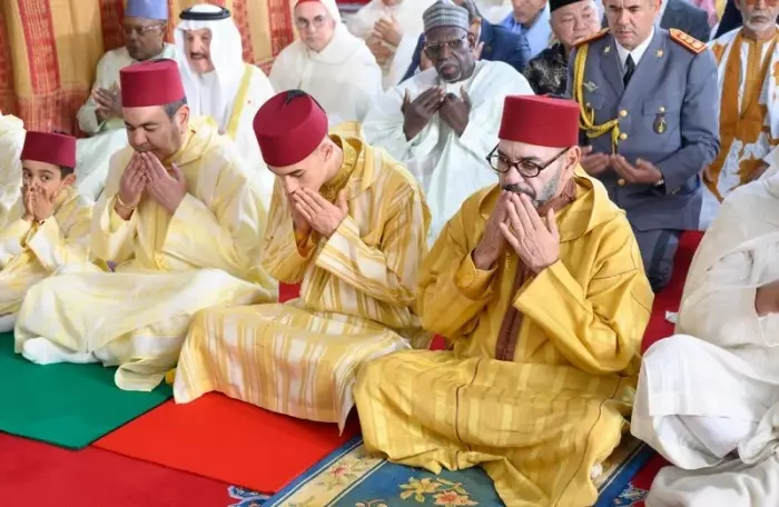 العاهل المغربي يؤدي صلاة العيد غدا السبت بتطوان(بلاغ)