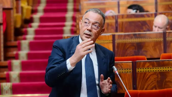لقجع في البرلمان أو حين تتحول معاناة المغاربة إلى أرقام باردة وتُدفن أزمة الغلاء تحت ركام الإحصائيات
