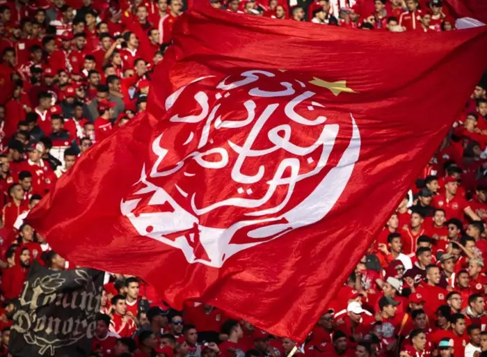 شاهد الجماهير البيضاوية الودادية في أمريكا بمدينة فيلاديلفيا متوجهة إلى الملعب