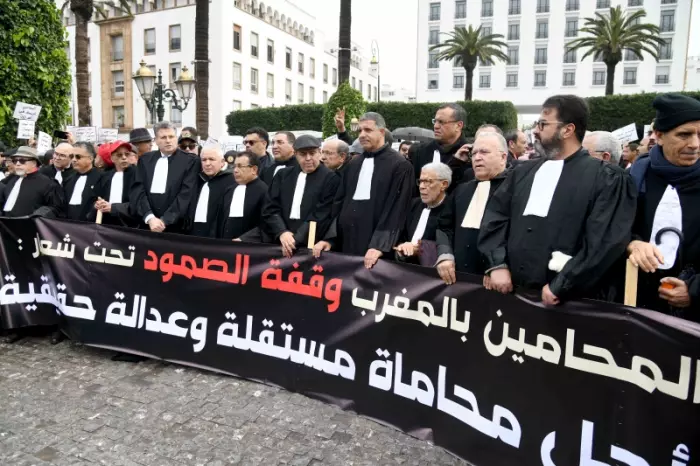المحامون يصعّدون في قلب الرباط ومواجهة مفتوحة مع مشروع قانون يُهدد استقلال العدالة ويُشعل غضباً غير مسبوق