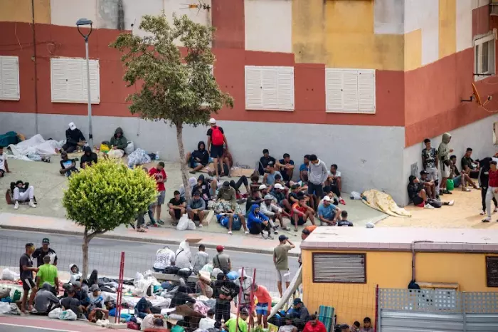 أزمة القاصرين في سبتة تتفاقم وإسبانيا تعيد حساباتها وسط خلافات حول الأرقام والحلول