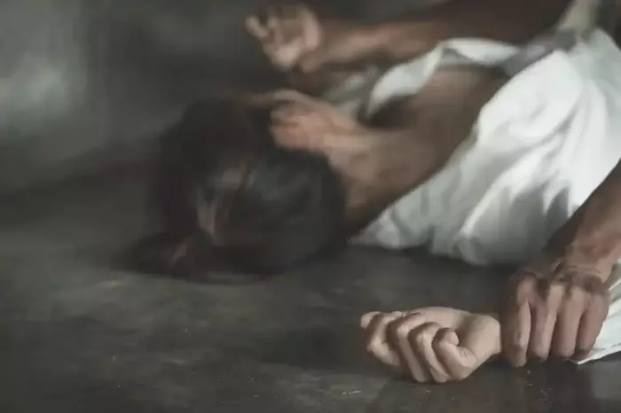 فضيحة مدوية تهز سيدي سليمان..مسؤول يستغل سلطته لابتزاز نساء وفلاحات جنسياً وسط صمت مريب