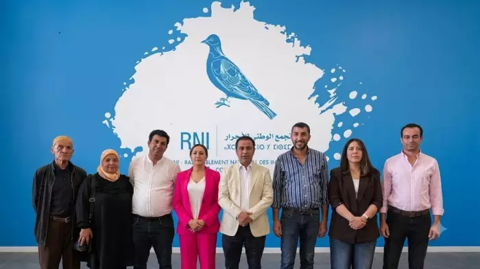 هل هي بداية نهاية حزب اخنوش؟ تفاصيل هروب جماعي لقيادات بارزة في التجمع الوطني للأحرار 