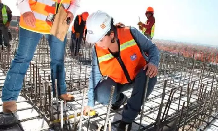تحولات أدوار المرأة والجدل حول تماسك الأسرة بين العمل والتغير الاجتماعي