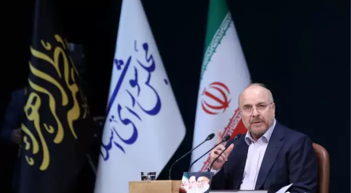 طهران ترفع سقف التهديدات وتنتظر الرد الأميركي بشأن هدنة ومضيق هرمز