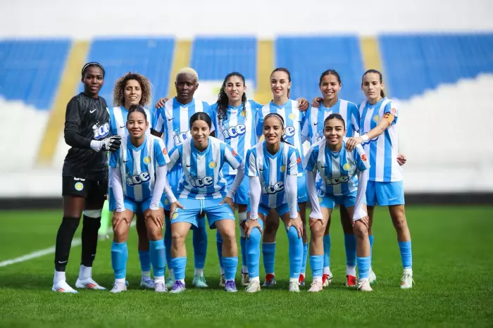 مواجهة حارقة بين "سبورتينغ النسوي والرجاء الرياضي" على بطولة كأس العرش