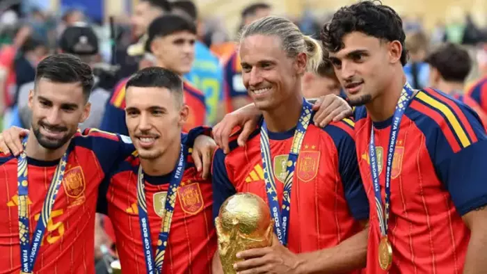 ماركوس يورينتي يعتزل منتخب إسبانيا بشكل مفاجئ بعد أسابيع من التتويج بكأس العالم