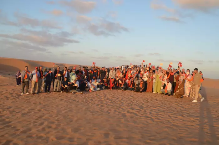 مسيرة لمناضلي الجامعة الوطنية لقطاع الصحة فوق رمال الصحراء المغربية ...