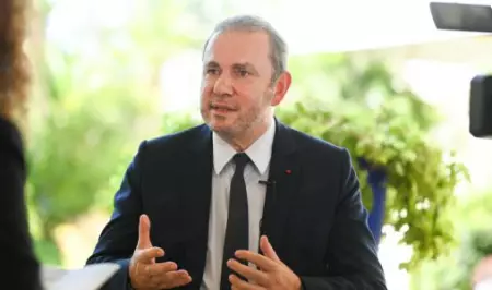 فرنسا تبحث عن موطئ قدم في الجنوب المغربي برؤية ملكية تقود التنمية الإفريقية