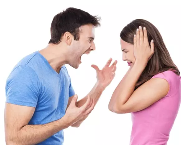 احذري هذا التوقيت.. فنّ اختيار اللحظة المناسبة للحديث مع الزوج يجنّبك خراب البيت
