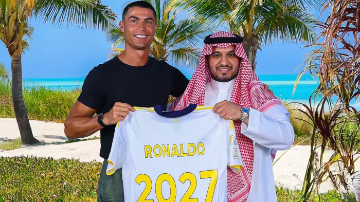 رسميا..كريستيانو رونالدو باق مع النصر  السعودي