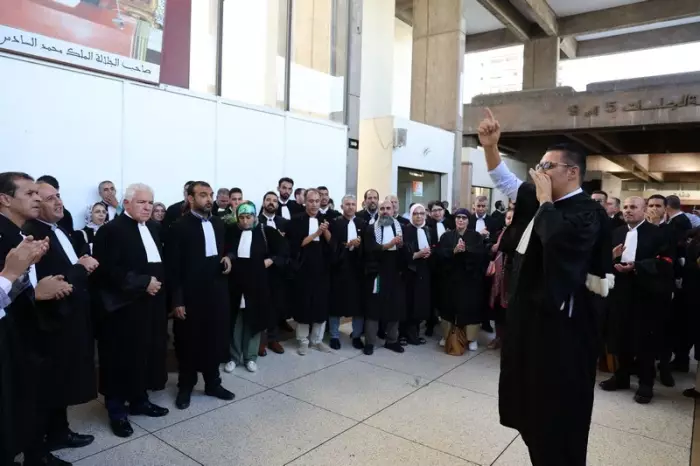 المحامون يُصعّدون وشلل مفتوح في محاكم المغرب رفضاً لقانون المهنة