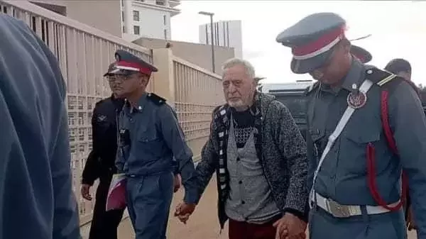 محكمة الرباط تصدم الرأي العام:النقيب والوزير السابق محمد زيان يُدان بخمس سنوات سجناً نافذا