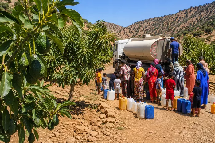 التقشف المائي يطرق أبواب الجماعات والمغاربة يسألون من يحمي ثروتهم المائية من الاستنزاف ومن أشجار "الأفوكادو"