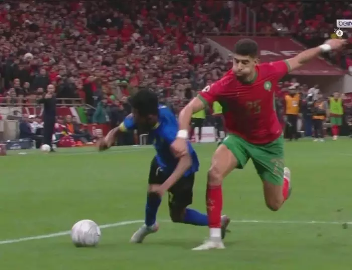 سقوط بلا احتكاك وحقيقة ضربة الجزاء