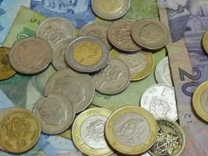 اختفاء الدراهم يشعل قلق التجار وأرباب العمل.. ويكشف لغز السيولة الصامتة