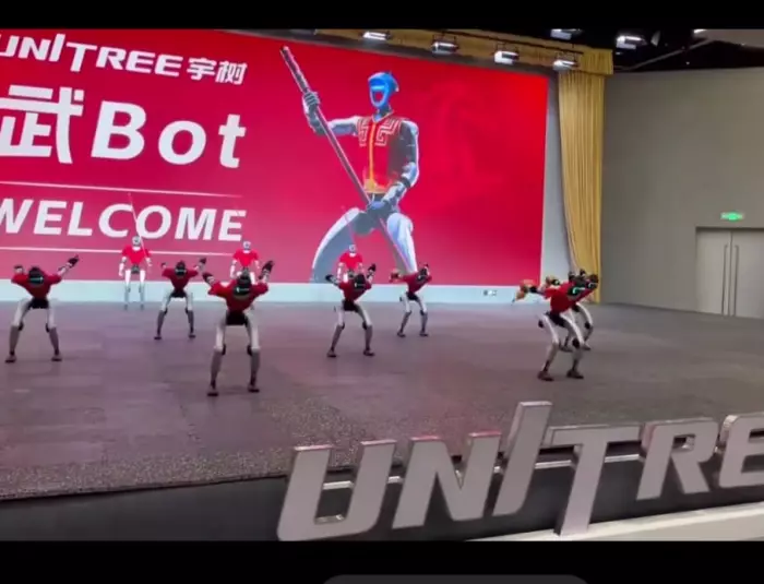 استعراض صيني مذهل للروبوتات القتالية يربك الحسابات العسكرية ويُدهش المستشار الألماني