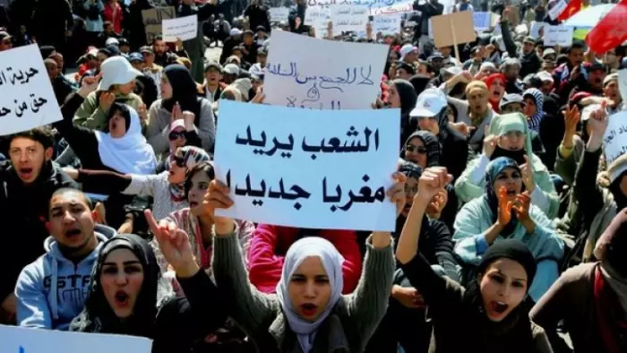 المخزن وحكومة أخنوش..شراكة غير معلنة لتفريخ الريع وإجهاض التنمية وهكذا تُهدر مليارات الاستثمار في المغرب