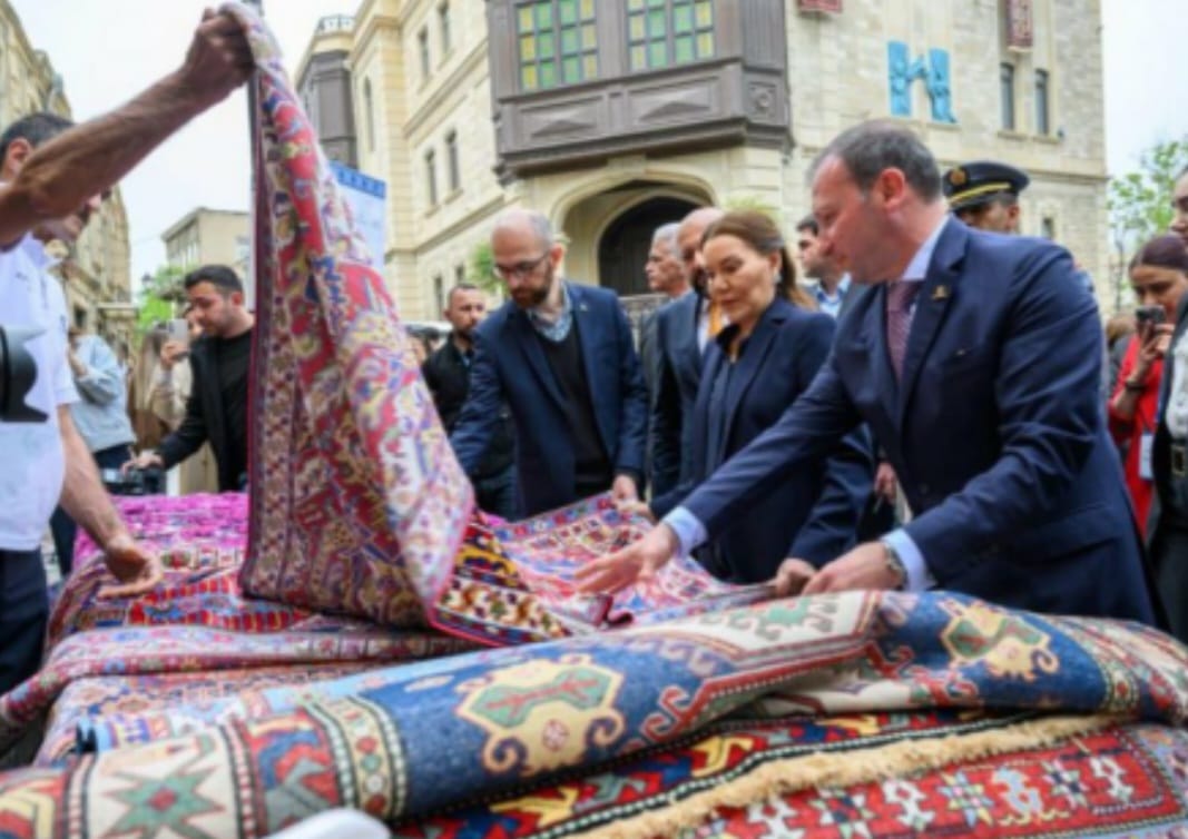 الأمير للا حسناء إشراقة مغربية في قلب مهرجان السجاد العريق