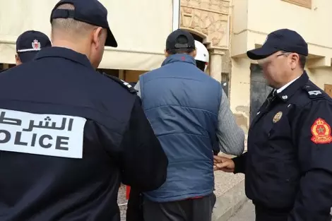 اعتراض سبيل امرأة وسرقتها يدفع إلى توقيف عصابة من 6 أشخاص