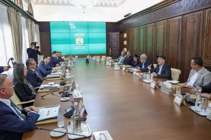 أخنوش يقود معركة الإعمار: زلزال الحوز يتحول إلى ورش تنموي شامل