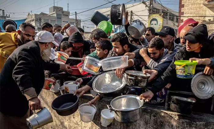 العدوان لا يرحم.. دير البلح تحت القصف والإنسانية تحت الحصار